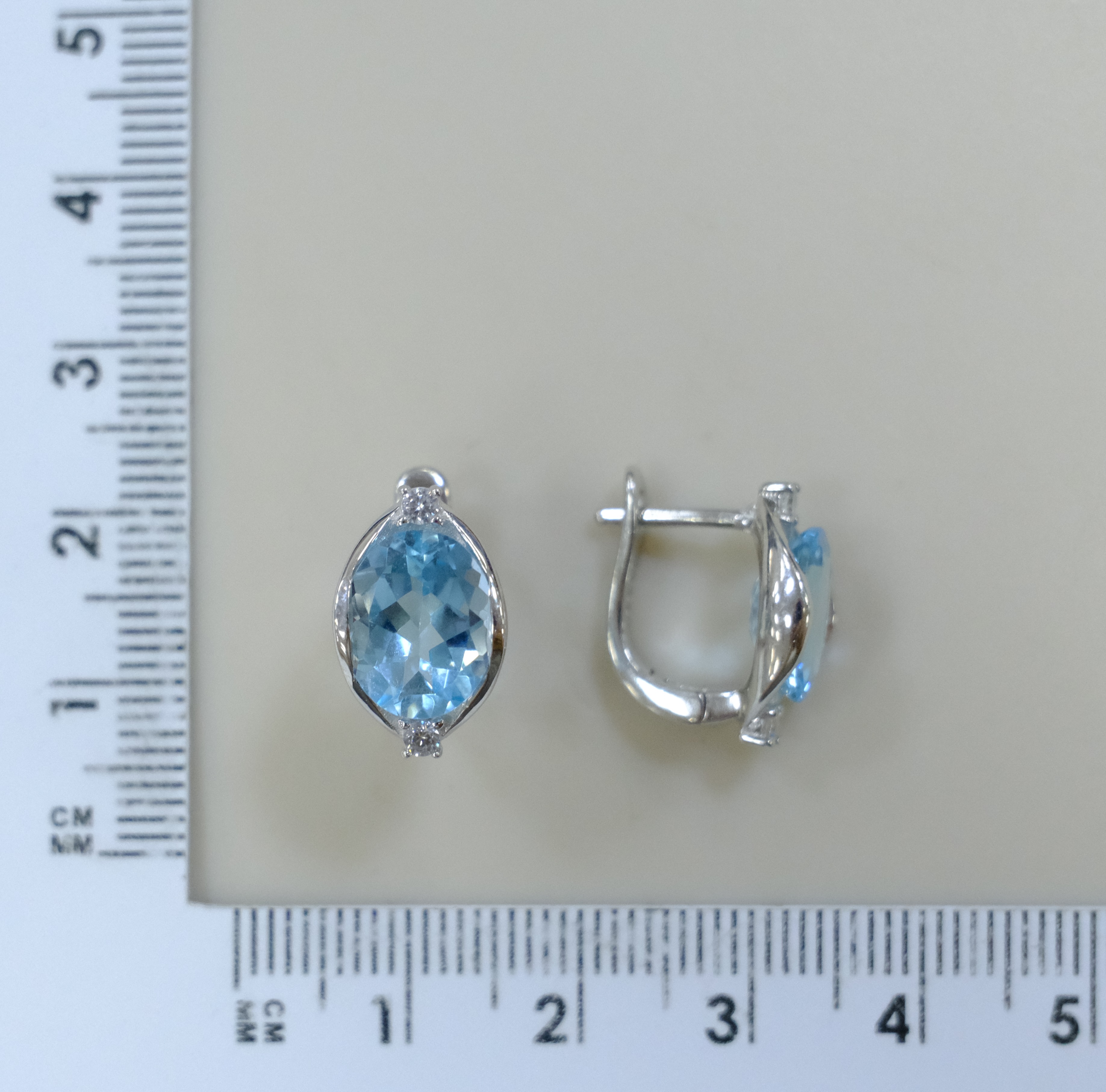 Серебряные серьги с топазами Скай